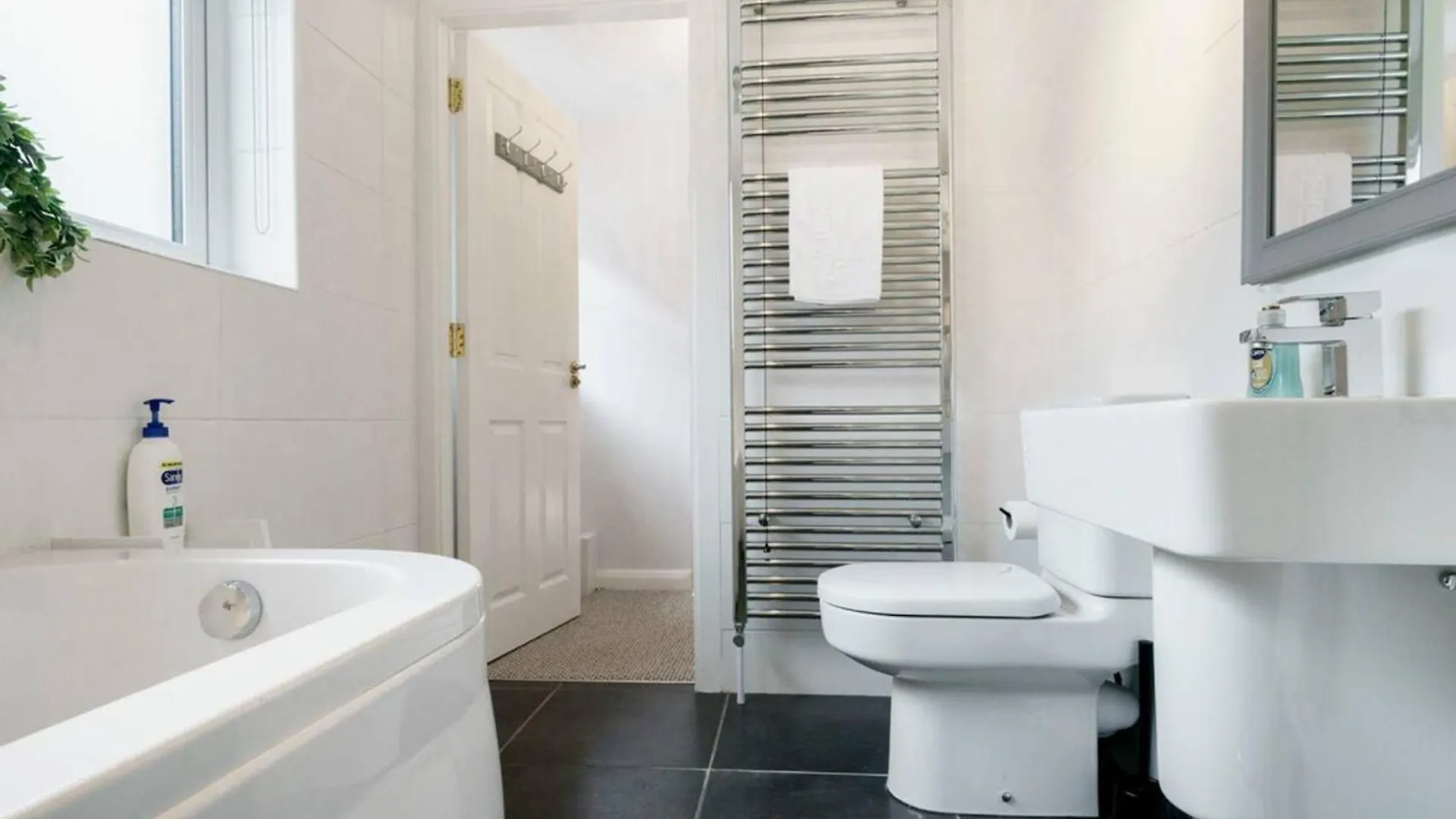 Pass The Keys Belmont Bolthole 2 Bed Bars And Eateries Abound Villa Belfast 0*,  Egyesült Királyság